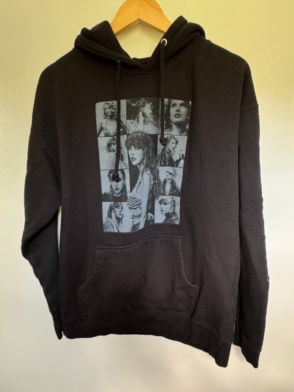 Taylor Swift The Eras Tour Black Hoodie Official Merch Pullover sz (L)